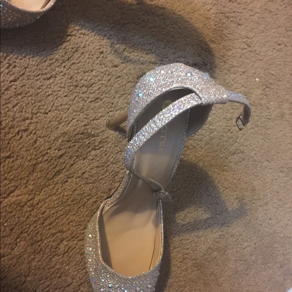 Shoes - Picture 2 of 4